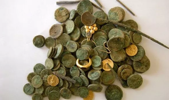 Archeologové našli poklad zlatých a stříbrných římských mincí z období 2. židovské války